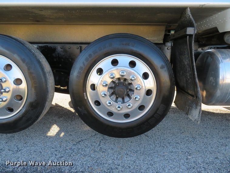 image for item DI2089 2007 Peterbilt 357 dump truck