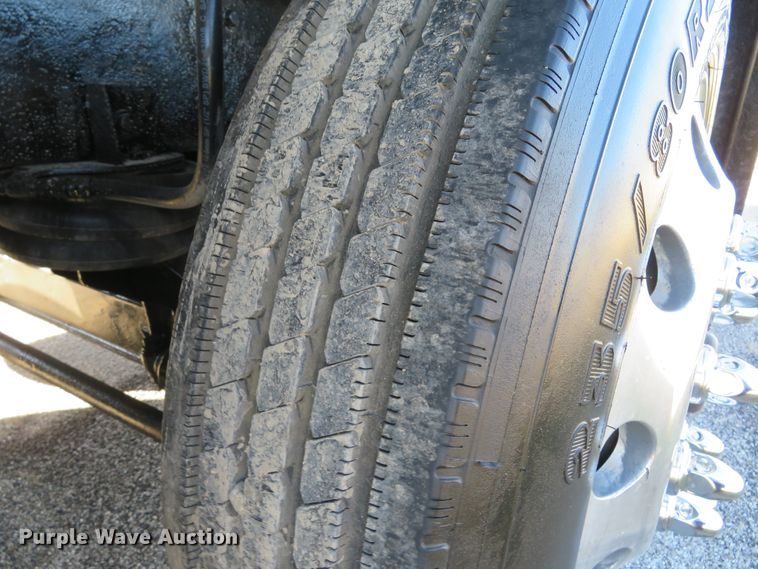 image for item DI2089 2007 Peterbilt 357 dump truck