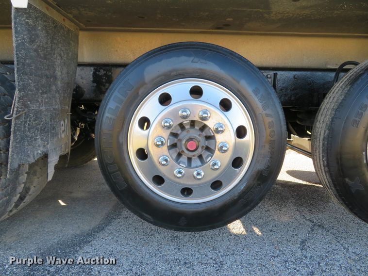 image for item DI2089 2007 Peterbilt 357 dump truck