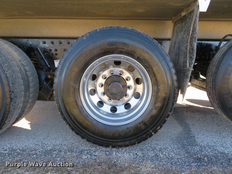 image for item DI2089 2007 Peterbilt 357 dump truck