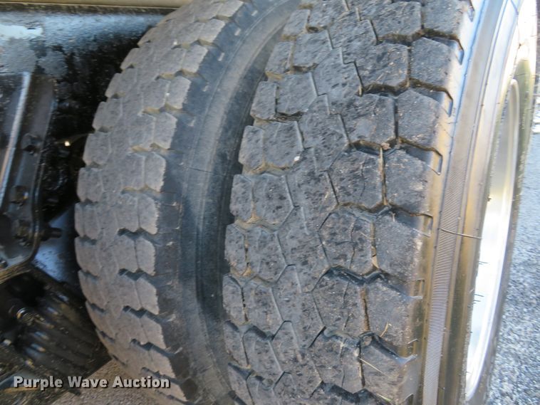 image for item DI2089 2007 Peterbilt 357 dump truck