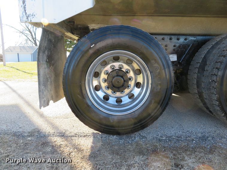 image for item DI2089 2007 Peterbilt 357 dump truck