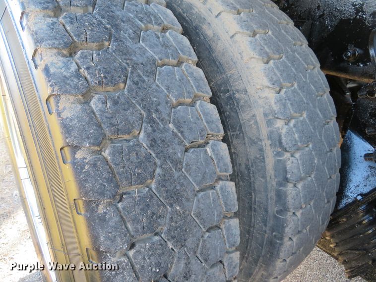 image for item DI2089 2007 Peterbilt 357 dump truck