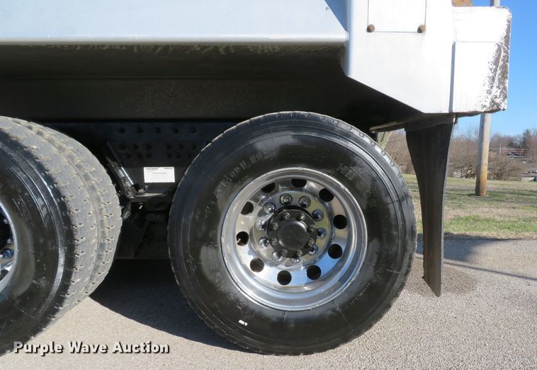 image for item DI2089 2007 Peterbilt 357 dump truck