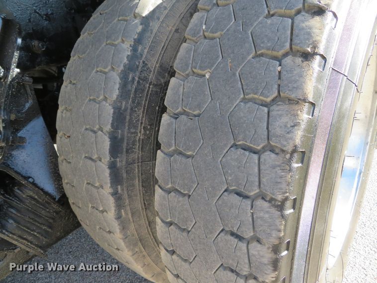 image for item DI2089 2007 Peterbilt 357 dump truck