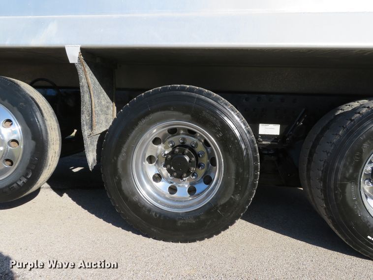 image for item DI2089 2007 Peterbilt 357 dump truck