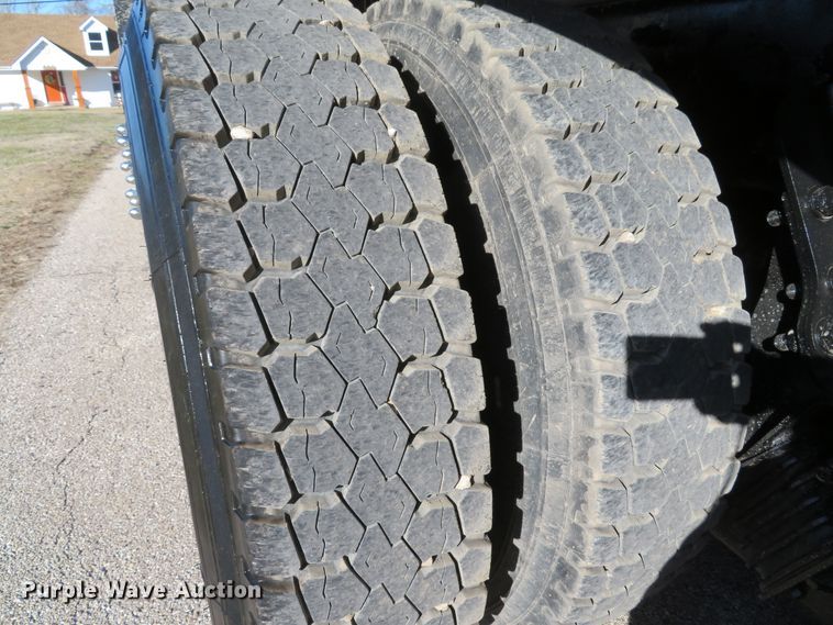 image for item DI2089 2007 Peterbilt 357 dump truck