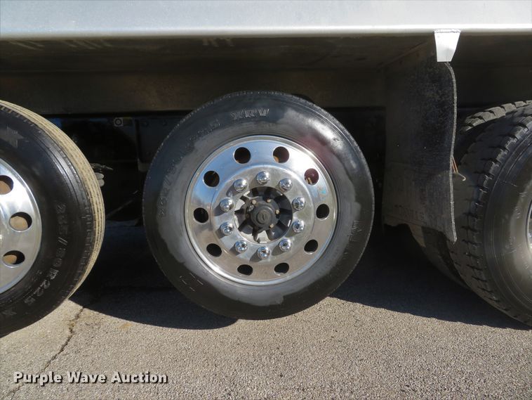 image for item DI2089 2007 Peterbilt 357 dump truck