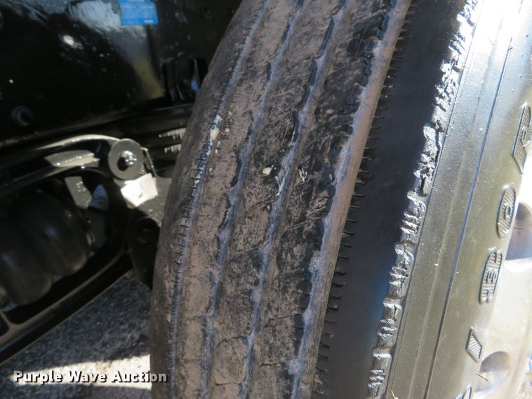 image for item DI2089 2007 Peterbilt 357 dump truck