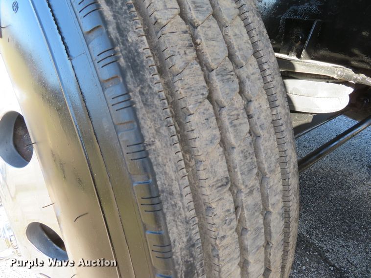 image for item DI2089 2007 Peterbilt 357 dump truck