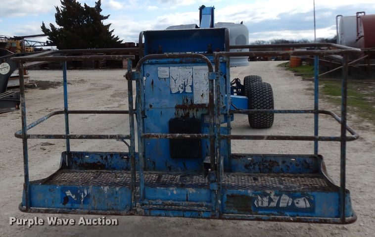 image for item DJ3001 2006 Genie S40  boom lift