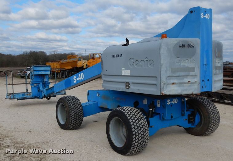 image for item DJ3001 2006 Genie S40  boom lift