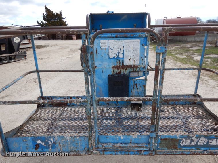 image for item DJ3001 2006 Genie S40  boom lift
