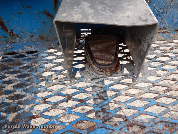 image for item DJ3001 2006 Genie S40  boom lift