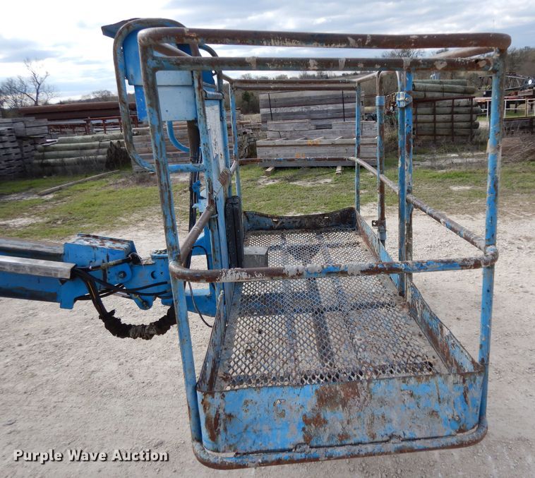 image for item DJ3001 2006 Genie S40  boom lift