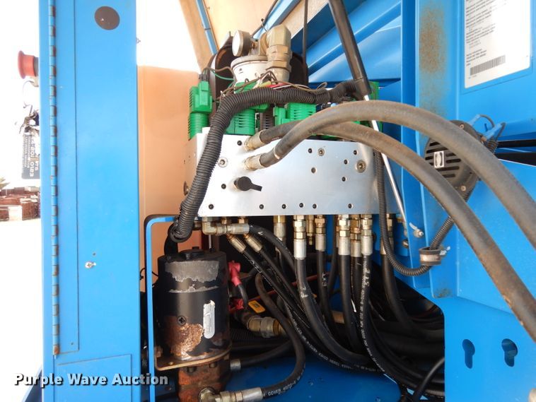 image for item DJ3001 2006 Genie S40  boom lift