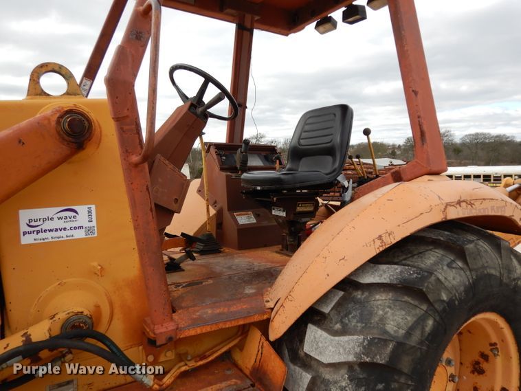 image for item DJ3004 1994 Case 580 Super K backhoe