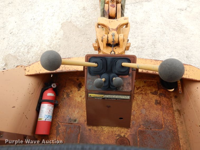 image for item DJ3004 1994 Case 580 Super K backhoe