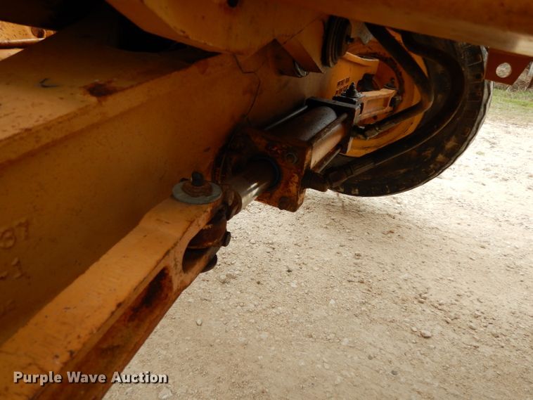 image for item DJ3004 1994 Case 580 Super K backhoe