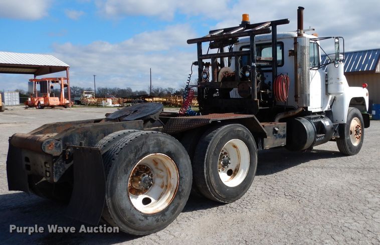 image for item DJ3006 1982 Mack R686ST winch truck