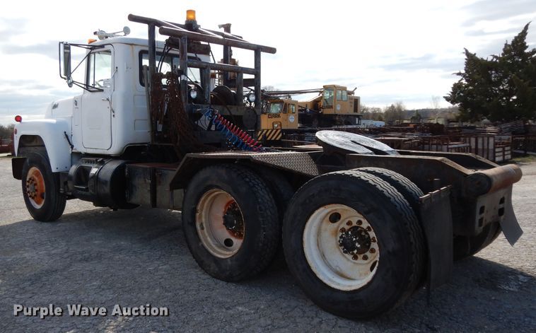 image for item DJ3006 1982 Mack R686ST winch truck