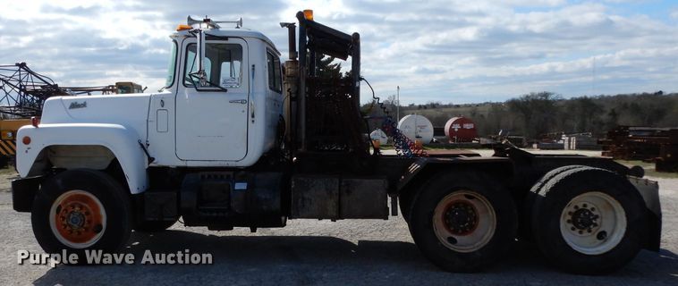 image for item DJ3006 1982 Mack R686ST winch truck
