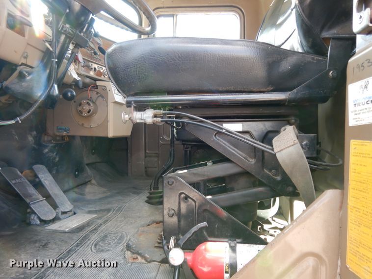 image for item DJ3006 1982 Mack R686ST winch truck