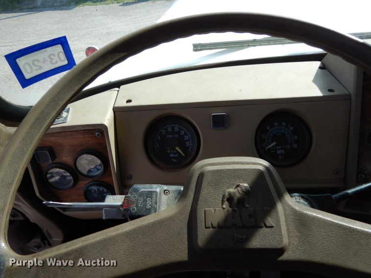 image for item DJ3006 1982 Mack R686ST winch truck