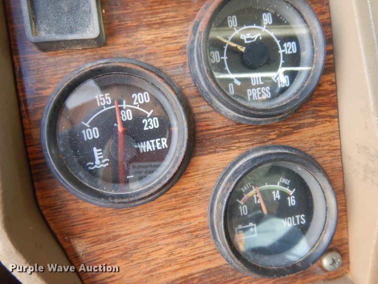 image for item DJ3006 1982 Mack R686ST winch truck