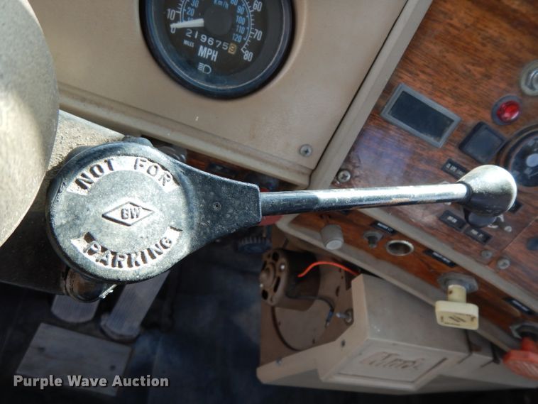 image for item DJ3006 1982 Mack R686ST winch truck