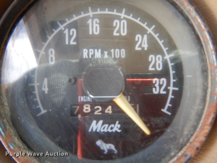 image for item DJ3006 1982 Mack R686ST winch truck