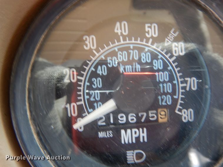 image for item DJ3006 1982 Mack R686ST winch truck