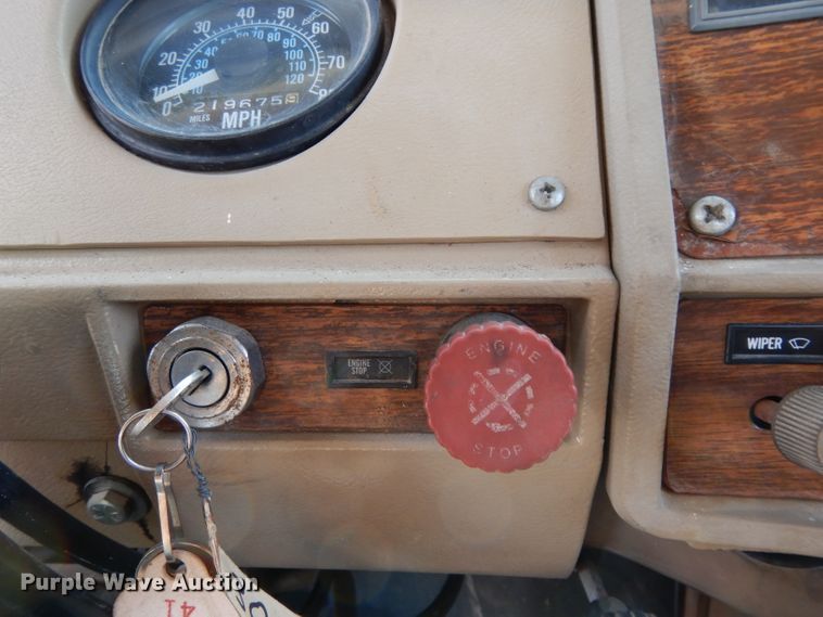 image for item DJ3006 1982 Mack R686ST winch truck