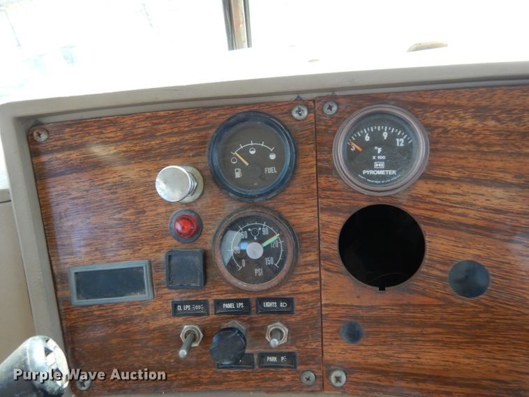 image for item DJ3006 1982 Mack R686ST winch truck