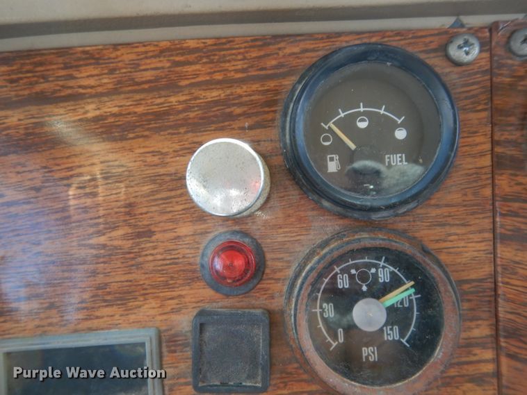 image for item DJ3006 1982 Mack R686ST winch truck