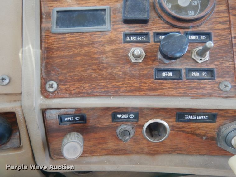 image for item DJ3006 1982 Mack R686ST winch truck