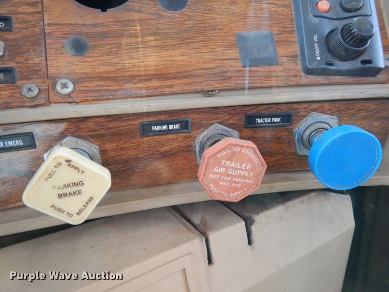 image for item DJ3006 1982 Mack R686ST winch truck