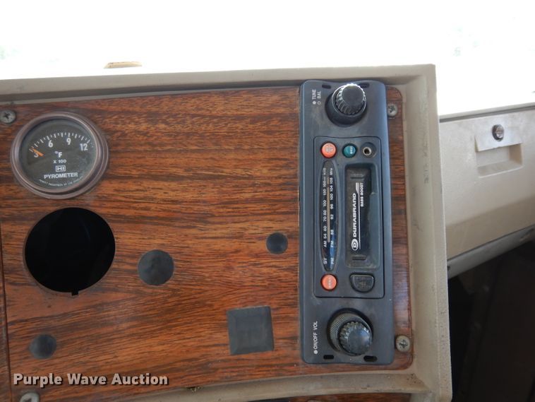 image for item DJ3006 1982 Mack R686ST winch truck