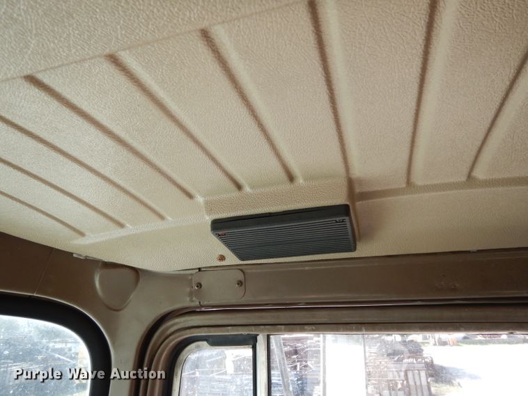 image for item DJ3006 1982 Mack R686ST winch truck