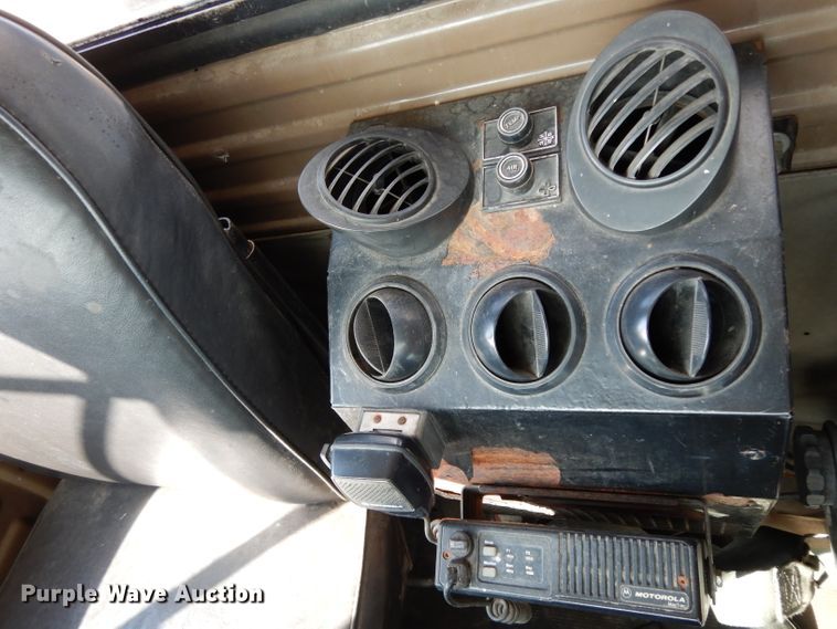 image for item DJ3006 1982 Mack R686ST winch truck