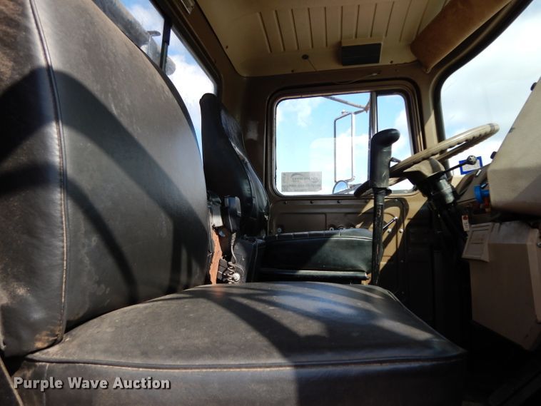 image for item DJ3006 1982 Mack R686ST winch truck