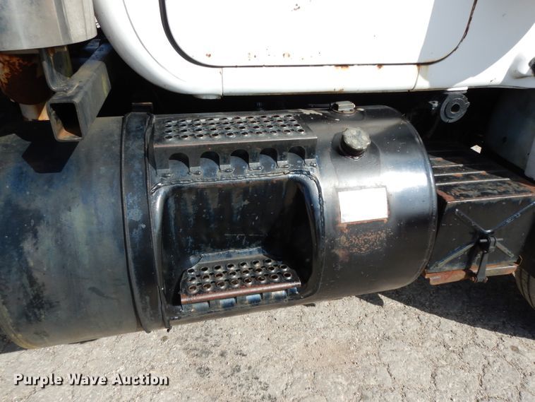 image for item DJ3006 1982 Mack R686ST winch truck