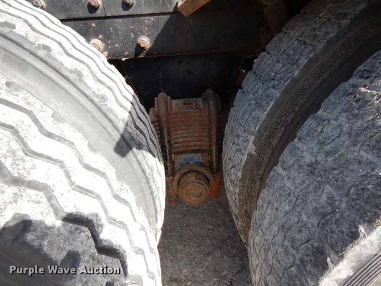 image for item DJ3006 1982 Mack R686ST winch truck