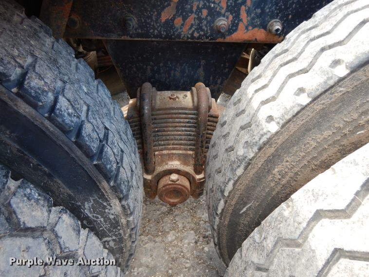 image for item DJ3006 1982 Mack R686ST winch truck