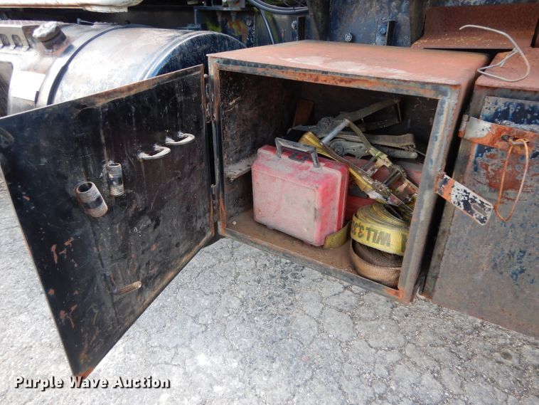 image for item DJ3006 1982 Mack R686ST winch truck