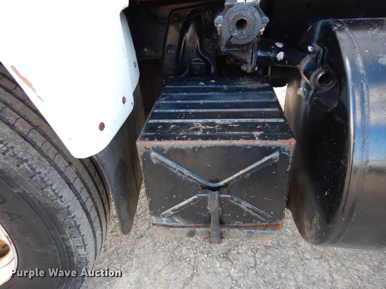 image for item DJ3006 1982 Mack R686ST winch truck