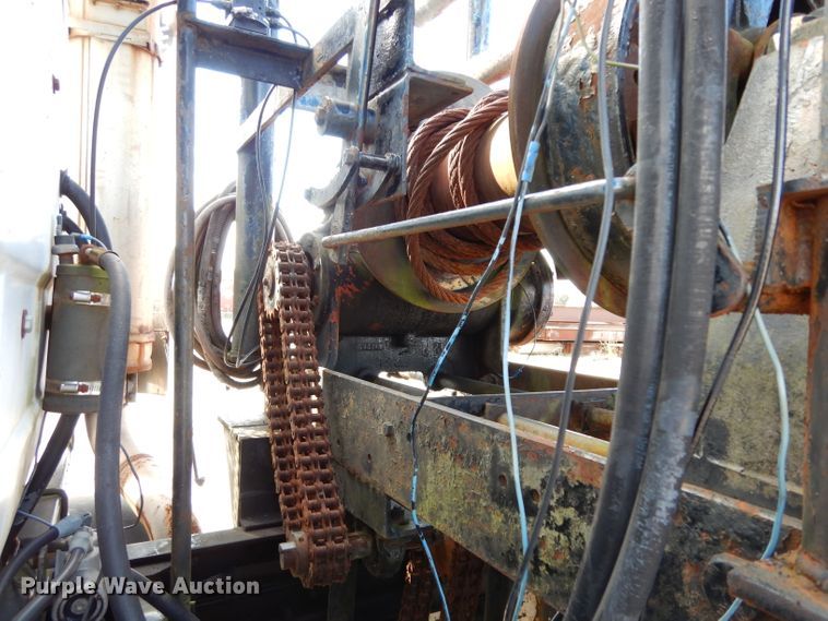 image for item DJ3006 1982 Mack R686ST winch truck