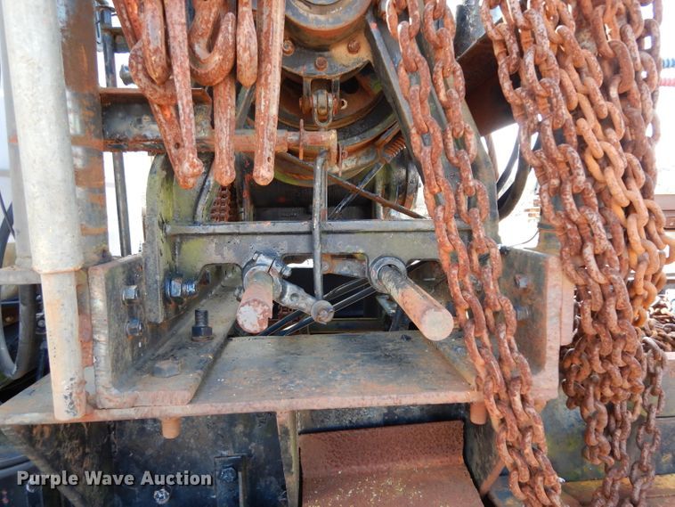 image for item DJ3006 1982 Mack R686ST winch truck