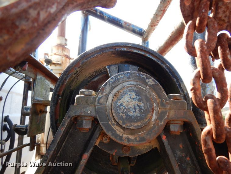 image for item DJ3006 1982 Mack R686ST winch truck