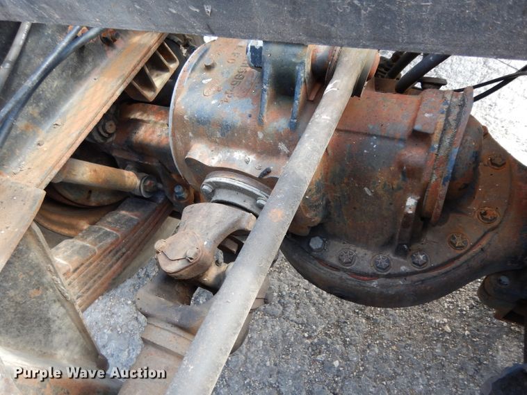 image for item DJ3006 1982 Mack R686ST winch truck